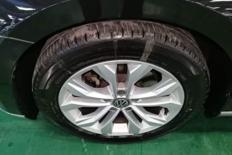 Used Volkswagen Magotan 2017 330TSI DSG Luxury Model Left Front Wheel Hub