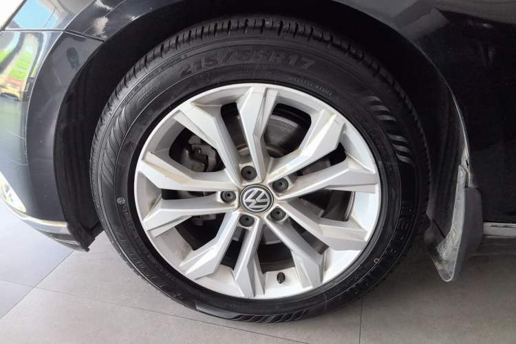 Used Volkswagen Magotan 2017 330TSI DSG Luxury Model Left Front Wheel Hub