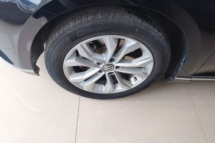 Used Volkswagen Magotan 2017 330TSI DSG Luxury Model Left Front Wheel Hub