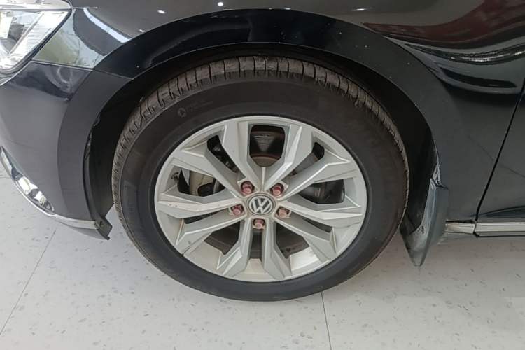 Used Volkswagen Magotan 2017 330TSI DSG Luxury Model Left Front Wheel Hub