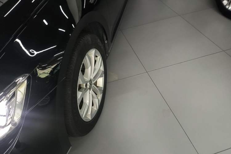 Used Volkswagen Magotan 2017 380TSI DSG Luxury Model Left Front Wheel Hub
