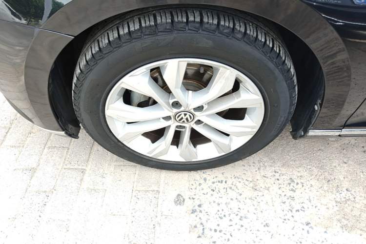 Used Volkswagen Magotan 2017 330TSI DSG Luxury Model Left Front Wheel Hub