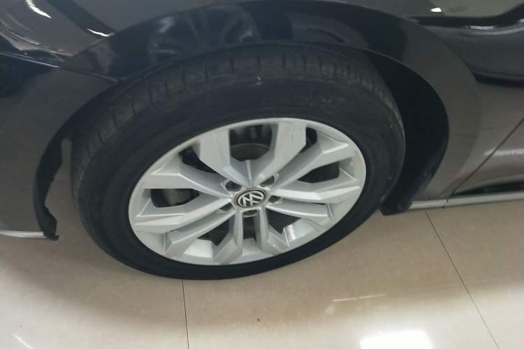 Used Volkswagen Magotan 2017 330TSI DSG Luxury Model Left Front Wheel Hub