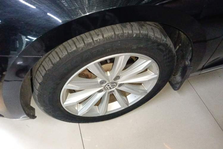Used Volkswagen Magotan 2017 330TSI DSG Leading Model Left Front Wheel Hub
