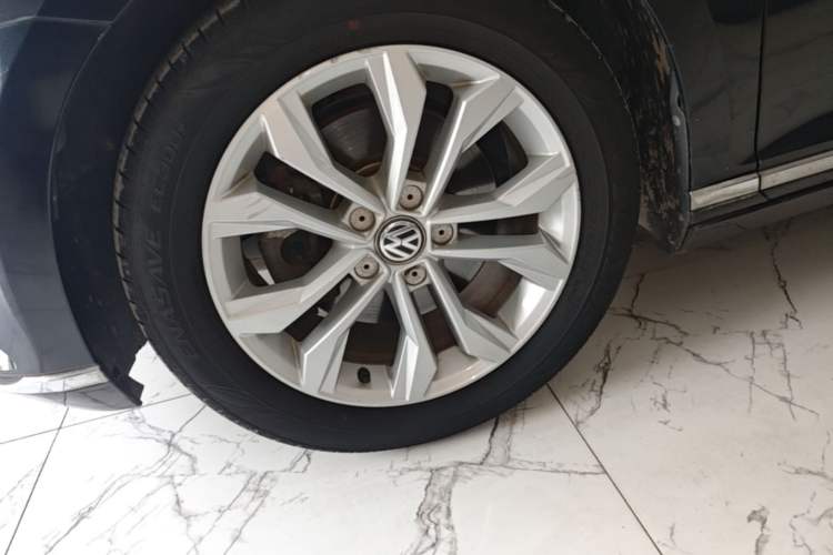 Used Volkswagen Magotan 2017 330TSI DSG Luxury Model Left Front Wheel Hub