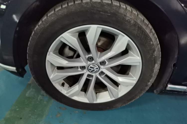 Used Volkswagen Magotan 2017 330TSI DSG Luxury Model Left Front Wheel Hub