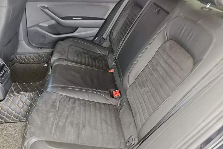 Used Volkswagen Magotan 2017 330TSI DSG Luxury Model Left Rear Seat