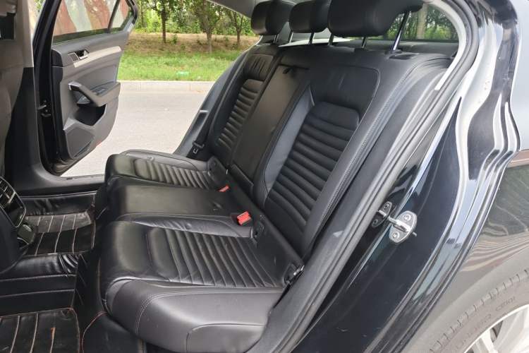 Used Volkswagen Magotan 2017 330TSI DSG Leading Model Left Rear Seat