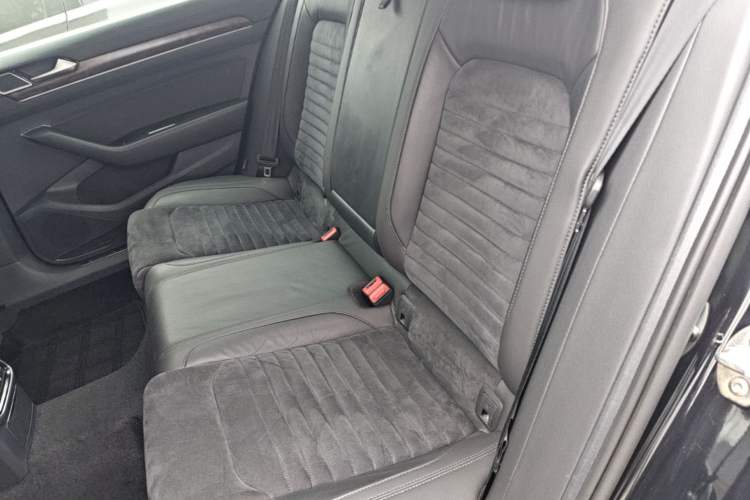 Used Volkswagen Magotan 2017 330TSI DSG Luxury Model Left Rear Seat