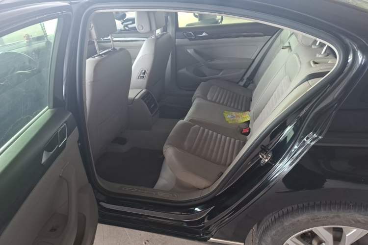 Used Volkswagen Magotan 2017 380TSI DSG Luxury Model Left Rear Seat