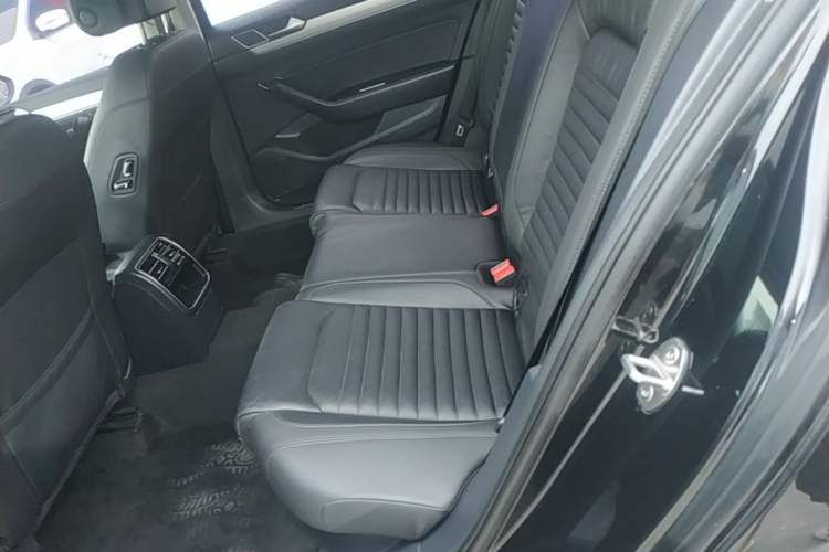 Used Volkswagen Magotan 2017 330TSI DSG Leading Model Left Rear Seat