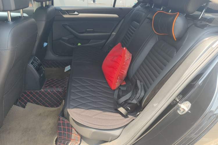 Used Volkswagen Magotan 2017 330TSI DSG Leading Model Left Rear Seat