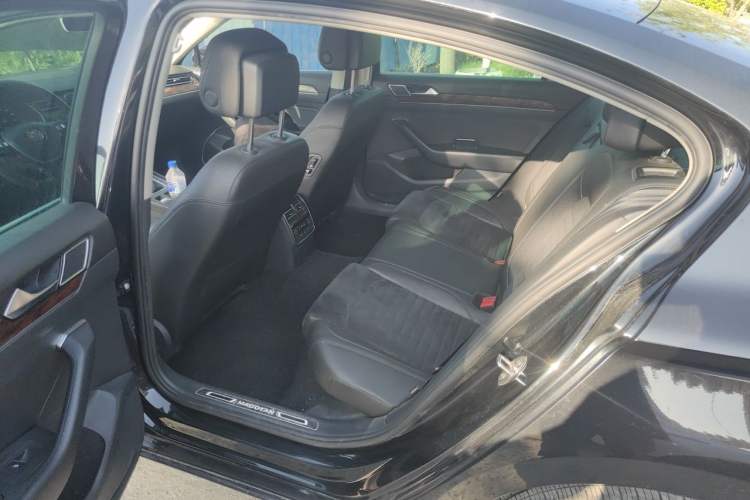 Used Volkswagen Magotan 2017 330TSI DSG Luxury Model Left Rear Seat