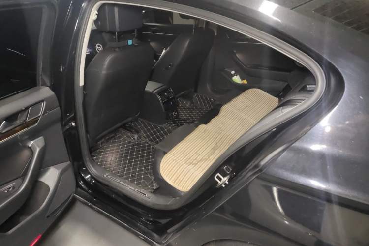 Used Volkswagen Magotan 2017 330TSI DSG Luxury Model Left Rear Seat