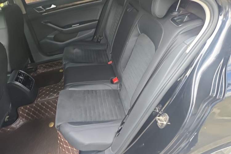 Used Volkswagen Magotan 2017 330TSI DSG Luxury Model Left Rear Seat