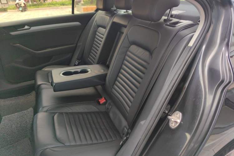 Used Volkswagen Magotan 2017 280TSI DSG Comfort Model Left Rear Seat