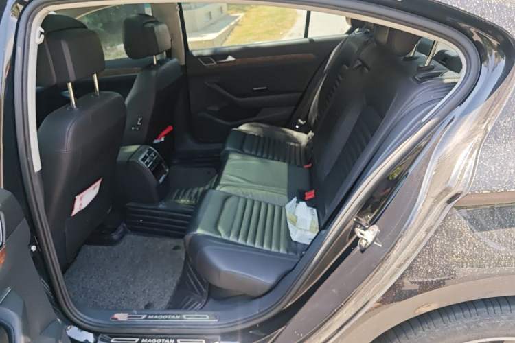 Used Volkswagen Magotan 2017 330TSI DSG Leading Model Left Rear Seat