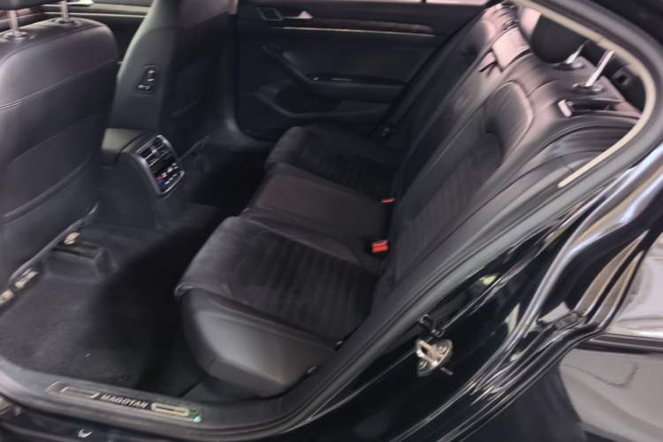 Used Volkswagen Magotan 2017 330TSI DSG Luxury Model Left Rear Seat