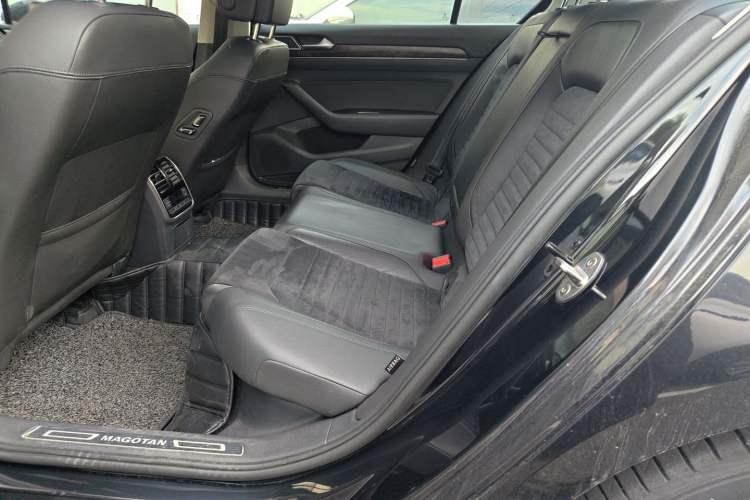 Used Volkswagen Magotan 2017 330TSI DSG Luxury Model Left Rear Seat