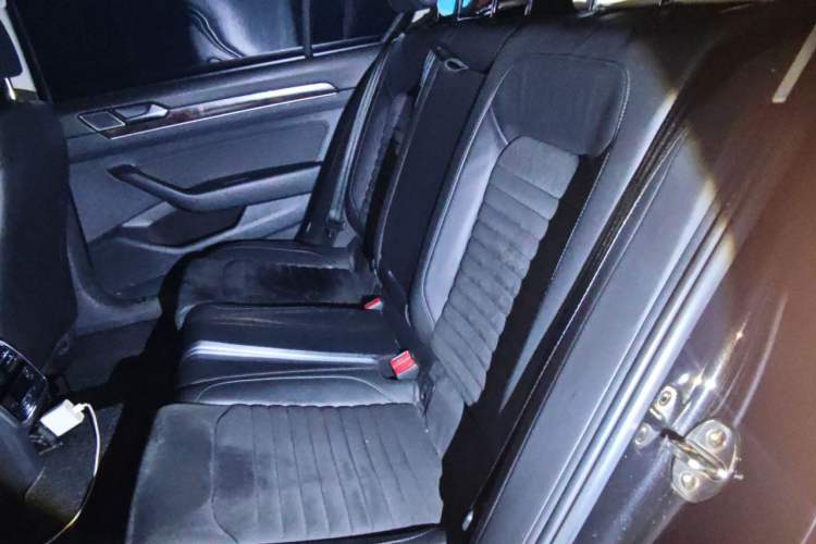 Used Volkswagen Magotan 2017 330TSI DSG Luxury Model Left Rear Seat