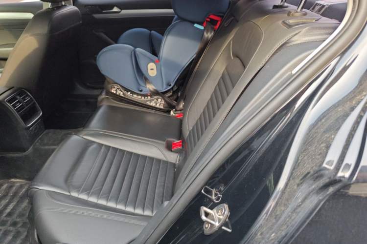 Used Volkswagen Magotan 2017 280TSI DSG Comfort Model Left Rear Seat