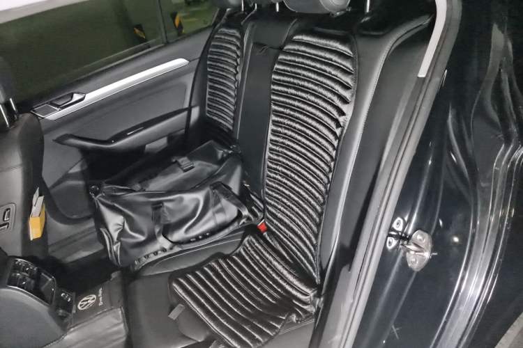 Used Volkswagen Magotan 2017 280TSI DSG Leading Edition Left Rear Seat