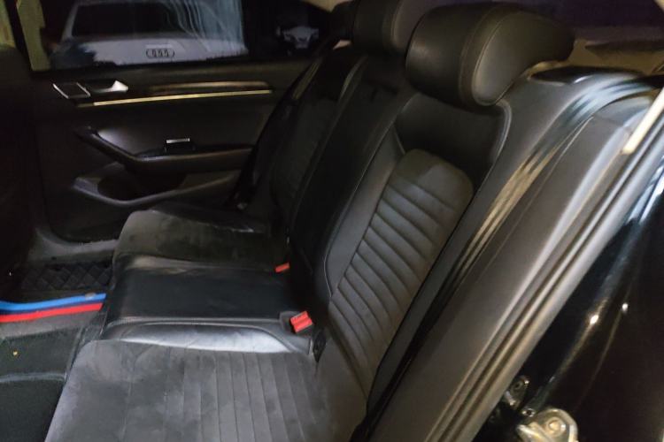 Used Volkswagen Magotan 2017 330TSI DSG Luxury Model Left Rear Seat