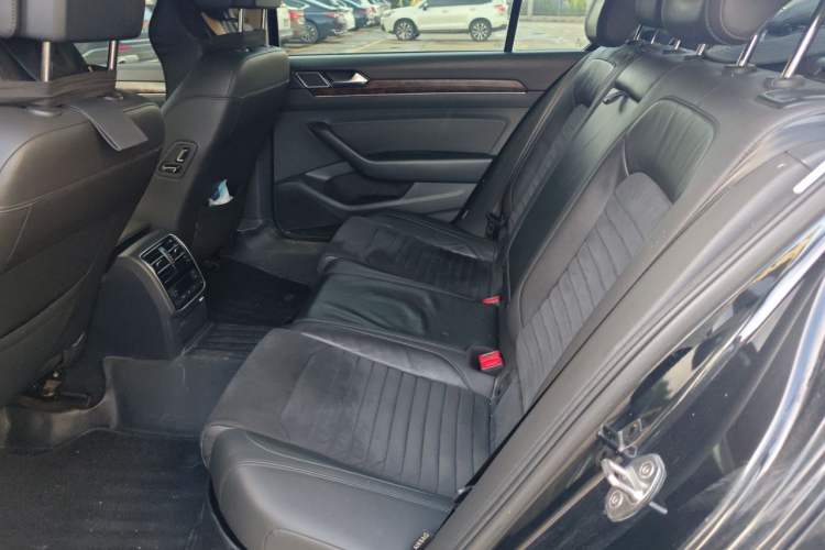 Used Volkswagen Magotan 2017 380TSI DSG Luxury Model Left Rear Seat