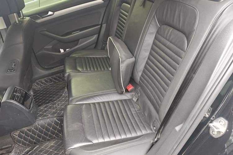Used Volkswagen Magotan 2017 330TSI DSG Leading Model Left Rear Seat