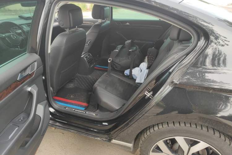 Used Volkswagen Magotan 2017 380TSI DSG Prestige Edition Left Rear Seat