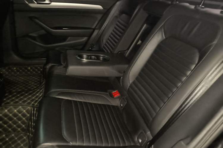 Used Volkswagen Magotan 2017 330TSI DSG Leading Model Left Rear Seat
