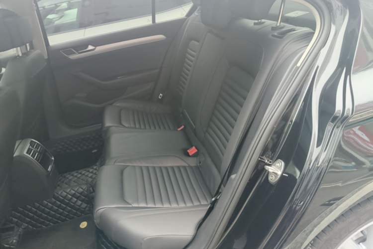 Used Volkswagen Magotan 2017 330TSI DSG Leading Model Left Rear Seat