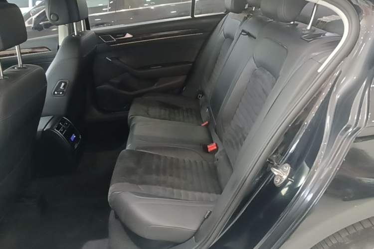 Used Volkswagen Magotan 2017 330TSI DSG Luxury Model Left Rear Seat
