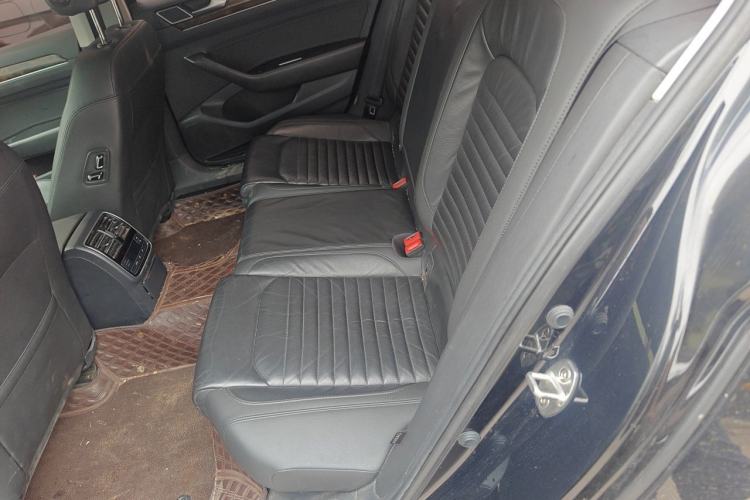 Used Volkswagen Magotan 2017 330TSI DSG Luxury Model Left Rear Seat