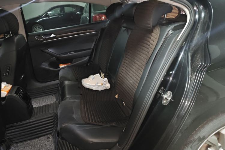 Used Volkswagen Magotan 2017 330TSI DSG Luxury Model Left Rear Seat