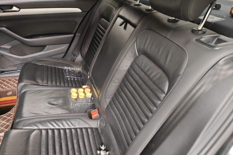 Used Volkswagen Magotan 2017 330TSI DSG Leading Model Left Rear Seat