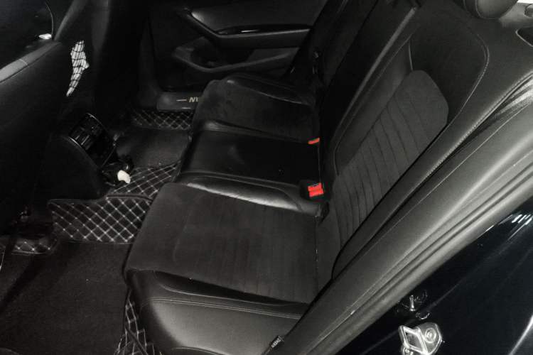 Used Volkswagen Magotan 2017 330TSI DSG Luxury Model Left Rear Seat