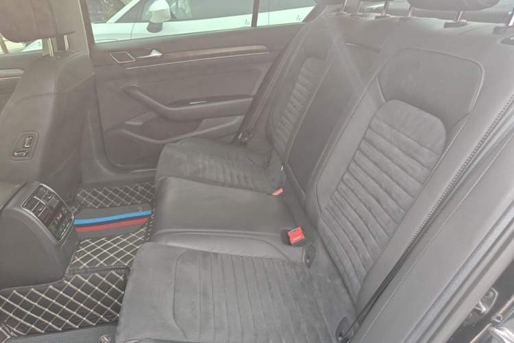 Used Volkswagen Magotan 2017 330TSI DSG Luxury Model Left Rear Seat