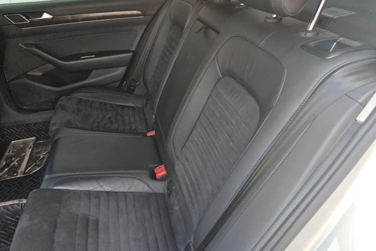 Used Volkswagen Magotan 2017 330TSI DSG Luxury Model Left Rear Seat