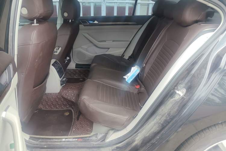 Used Volkswagen Magotan 2017 330TSI DSG Luxury Model Left Rear Seat