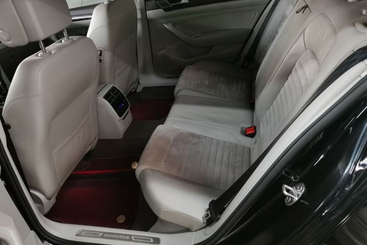 Used Volkswagen Magotan 2017 330TSI DSG Luxury Model Left Rear Seat