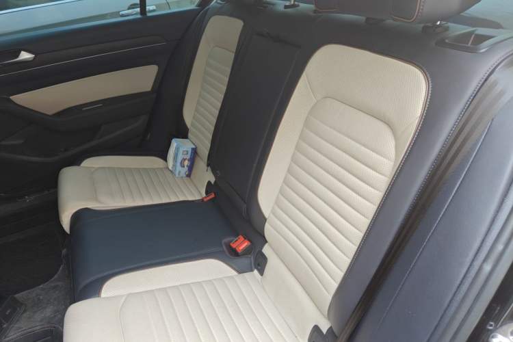 Used Volkswagen Magotan 2017 380TSI DSG Flagship Edition Left Rear Seat