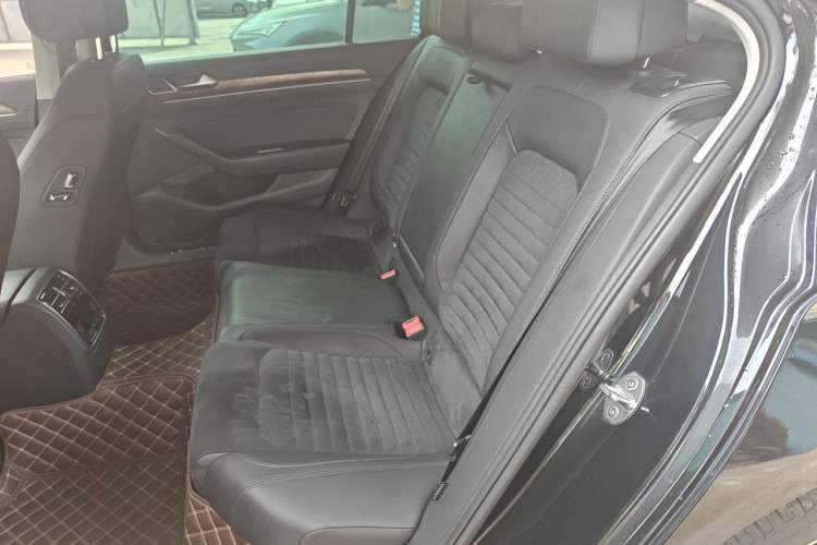 Used Volkswagen Magotan 2017 330TSI DSG Luxury Model Left Rear Seat