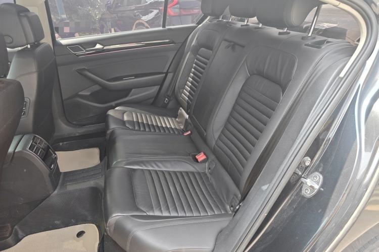 Used Volkswagen Magotan 2017 330TSI DSG Leading Model Left Rear Seat