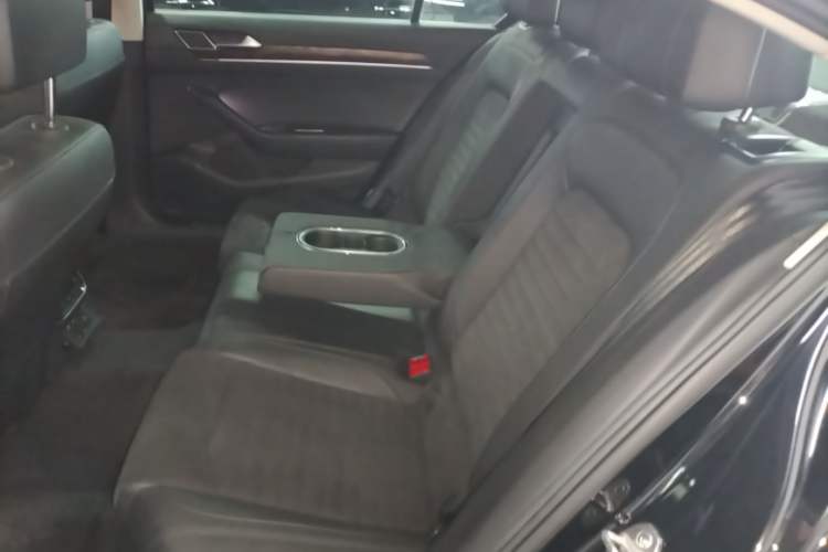 Used Volkswagen Magotan 2017 380TSI DSG Prestige Edition Left Rear Seat