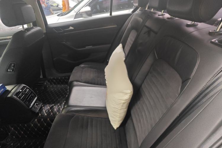 Used Volkswagen Magotan 2017 330TSI DSG Luxury Model Left Rear Seat