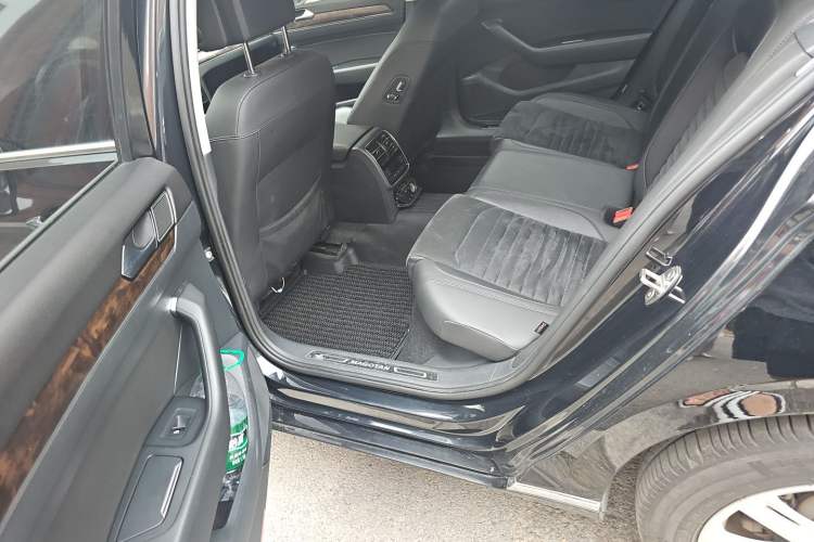 Used Volkswagen Magotan 2017 330TSI DSG Luxury Model Left Rear Seat