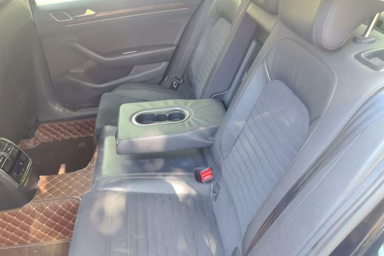 Used Volkswagen Magotan 2017 330TSI DSG Luxury Model Left Rear Seat
