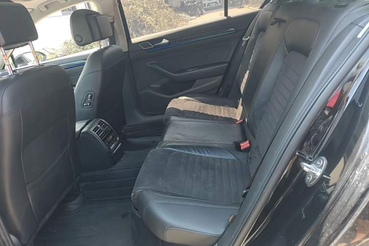 Used Volkswagen Magotan 2017 380TSI DSG Luxury Model Left Rear Seat