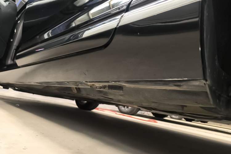 Used Volkswagen Magotan 2017 330TSI DSG Leading Model Left Side Sill